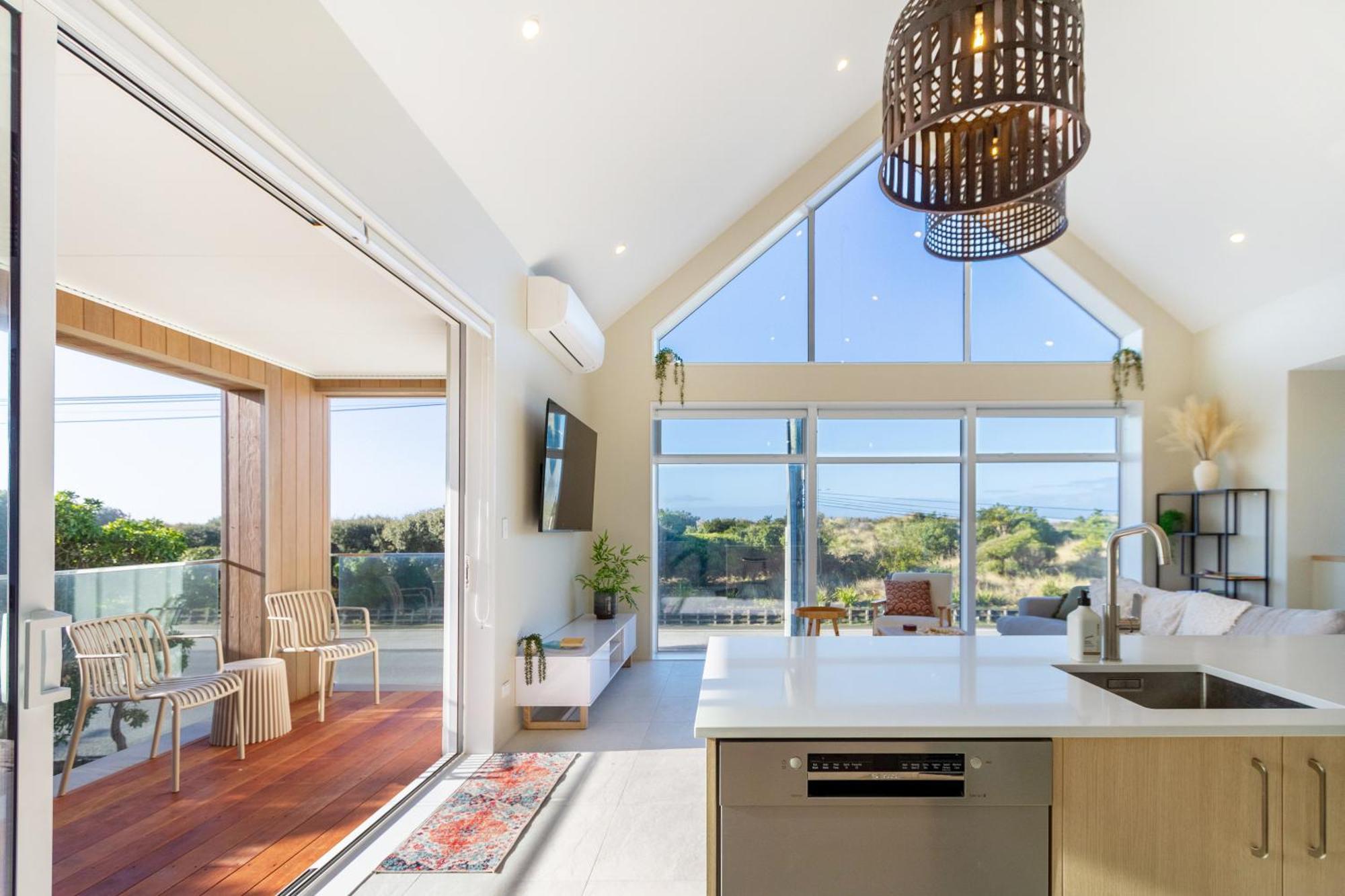 Luxury Beachside Living Elegant 3-Bedroom Haven Christchurch Zewnętrze zdjęcie